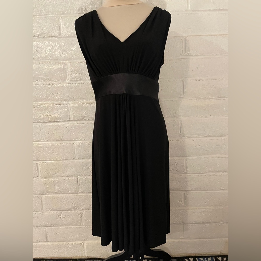 Jones Wear Black Party Dress sleeveless v-neck with satin waist band, sz 14